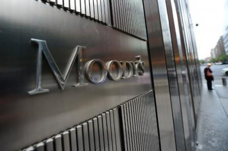 Moody’s neftin qiyməti ilə bağlı proqnozlarını aşağı salıb
