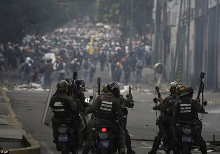 Dünya iki yerə bölündü-Siyasi üsyan Venesuelada can aldı