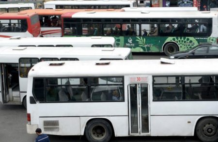 Bakıda marşrut avtobusda həyəcanlı anlar: Təkər partladı, qəza vəziyyəti yarandı