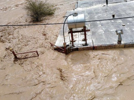 İranda sel dəhşəti: 150 mindən artıq insan evləri boşaldır