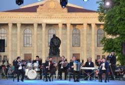 Heydər Əliyev Fondunun təşkilatçılığı ilə Naxçıvanda konsert proqramı olub - FOTO