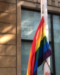 Bakıda səfirlik binasından LGBT bayrağı asıldı - FOTO