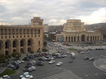 Yerevanda gərginlik artır