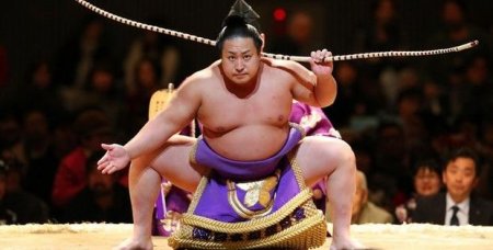 Tramp Yaponiyada sumo yarışmasını izləyəcək