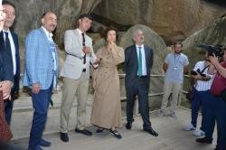 UNESCO-nun baş direktoru Odri Azulay Qobustan qoruğunu ziyarət edib - FOTO