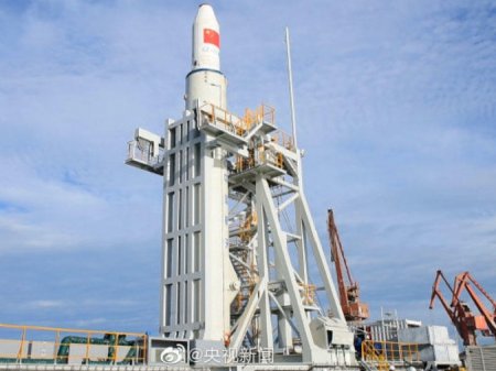 Çin ilk dəfə dənizdən kosmosa raket buraxıb