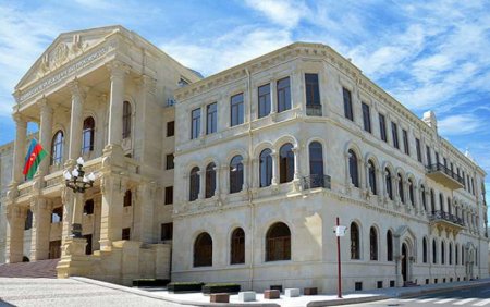 VƏZİFƏLİ ŞƏXSİN DƏLƏLDUZLUĞU ÜZƏ ÇIXDI