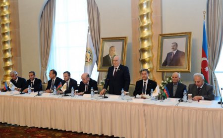 AĞSAQQALLAR ŞURASI ÖTƏN İLİN YEKUNLARINA DAİR İCLAS KEÇİRİR