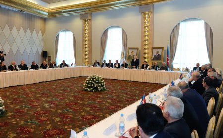 AĞSAQQALLAR ŞURASI ÖTƏN İLİN YEKUNLARINA DAİR İCLAS KEÇİRİR