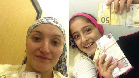 Türkiyədə qadın dayanacaqda 25 min MANAT TAPDI - FOTO