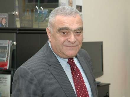 Rektor jurnalist və yazarı işdən çıxartdı