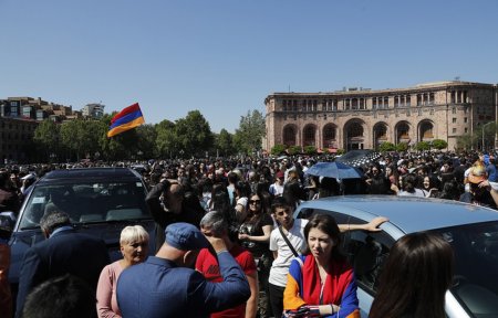Nazir istefa verib və idmançıları xalqa qoşulmağa səsləyib