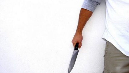 Qonşular arasındakı mübahisə qadının bıçaqlanması ilə nəticələndi