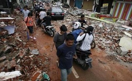 İndoneziyada zəlzələ və sunami fəlakəti: 384 ölü, minlərlə yaralı