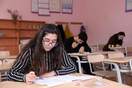 Eksternat imtahanlarının ilk mərhələsi keçirilib