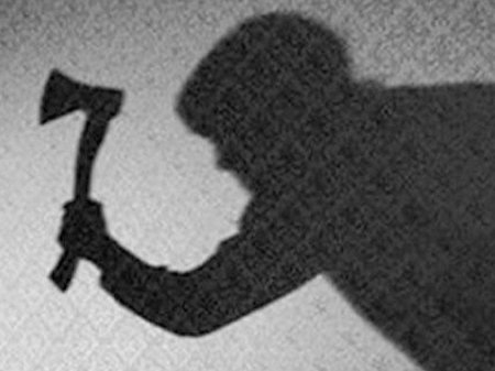17 yaşlı oğul anasına əl qaldıran atasını öldürdü