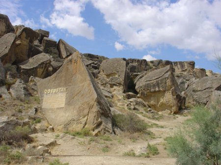Qobustan qoruğundan silah tapıldı