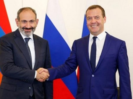 Medvedev erməni həmkarının xahişi ilə onu qəbul edib