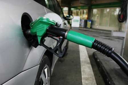 Orta maaşa nə qədər benzin düşür?