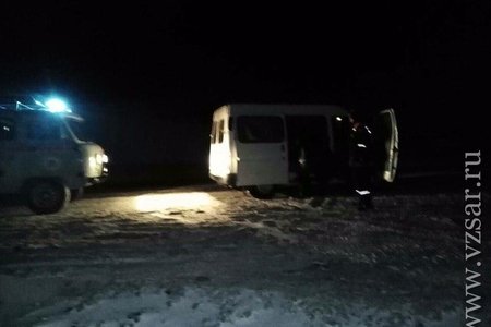 Qarlı yolda avtobusda qalanlar təxliyyə olunublar - FOTO