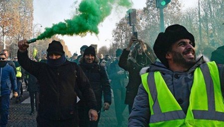 Fransada polisin “sarı jiletlilər”ə qarşı ifrat güc tətbiqi halları araşdırılır