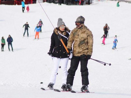 Məşhur müğənni sevgilisi ilə görüntüləndi