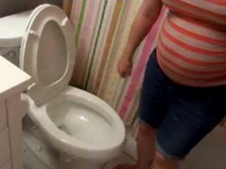 Qadın hamamda sağlam doğduğu qızını qayçıyla öldürdü - FOTO