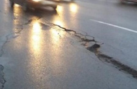 Azərbaycandakı zəlzələ bu yollarda çatlar əmələ gətirdi