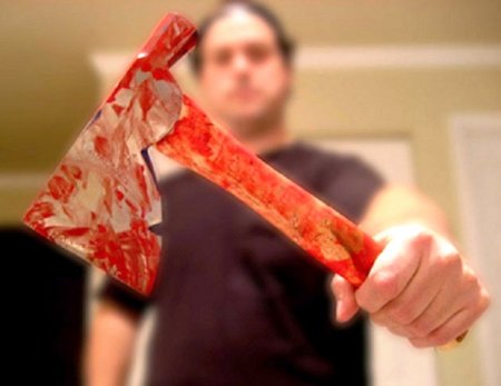 DİN anasını və arvadını baltalayan şəxs barədə məlumat yaydı