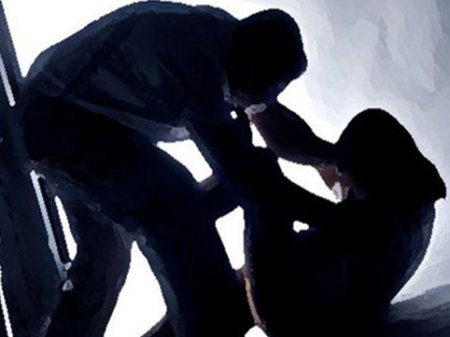 Bakıda günorta çağı küçənin ortasında qadına qarşı VƏHŞİLİK