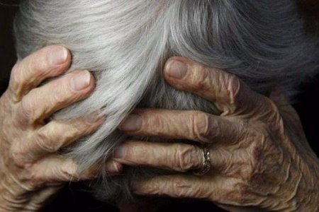 84 yaşlı qadını döyüb evini qarət etdilər