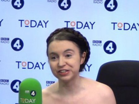 Verilişə qatılan qonaq müzakirə zamanı soyundu, söhbətə lüt halda davam etdi