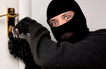 Bakıda qonaq ev sahibini qarət etdi