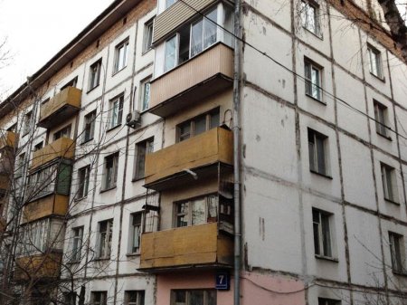 Yaşayış binasından sakinlər təxliyə olunur - Uçulma təhlükəsi