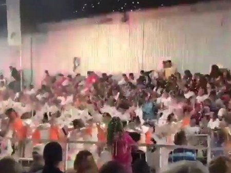 Festival zamanı tribuna çökdü: 34 yaralı var