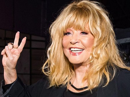 Alla 47 min təqaüd alır - Xalq qəzəbləndi