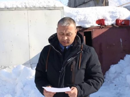 Məmur pendirə hökm oxudu və od vurdu