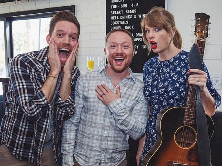 Məşhur müğənni "mavi"lərin nişanında sürpriz etdi- FOTO