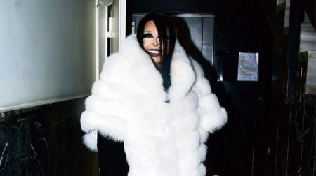 500 minlik kürk geyindi - FOTO