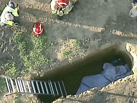 Qazdığı məzara düşdü, ayağını sındırdı