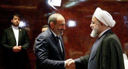 Paşinyan İranda: Ruhani ilə görüşdü