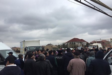 Ramana sakinləri aksiya keçirdilər: tələb kanalizasiya sistemidir - FOTOLAR