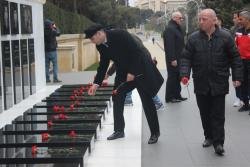 Beynəlxalq turnirin iştirakçıları Ulu Öndərin məzarını ziyarət ediblər - FOTO