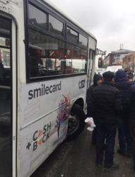 Bakıda avtobus dəhşətli qəza törətdi - FOTO