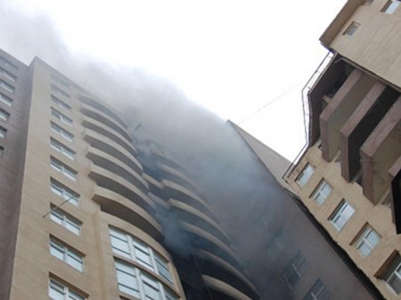 Bakıda hündürmərtəbəli binada yanğın olub