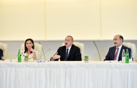 Həm teatr işçilərinin əməkhaqları, həm də teatrların statusu artırılacaq-Azərbaycan Prezidenti