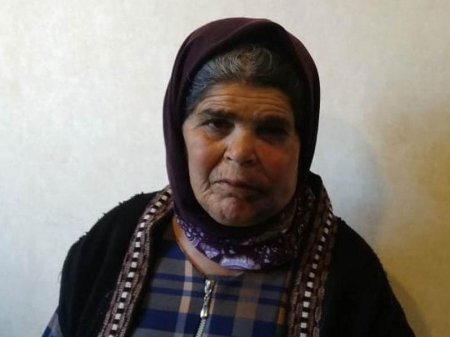 Maskalı şəxs evə basqın etdi, yaşlı ər və arvada xəsarət yetirdi