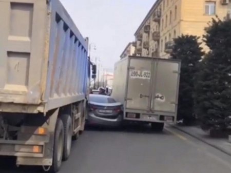 Prospektdə qəza - Tıxac yaranıb