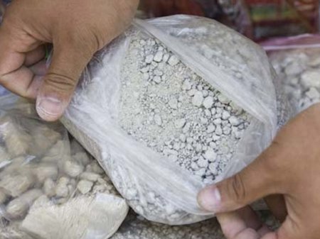 Təcridxanaya heroin keçirmək istədi, tutuldu