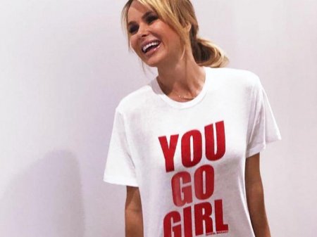 48 yaşlı aparıcı şalvarını endirib, qadınlar gününü təbrik etdi - FOTO